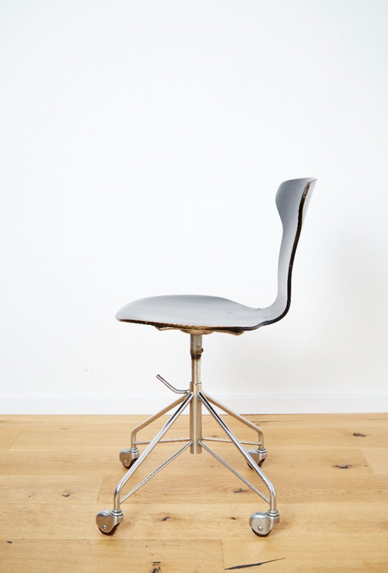 Image 1 of Page 1 of 15 Arne Jacobsen 3115 Mosquito Office Chair for Fritz Hansen
