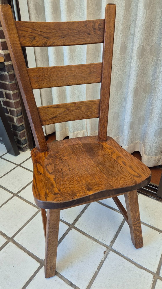 Image 1 of Set van 4 vintage Nederlandse brutalistische massief eikenhouten eetkamerstoelen – Nederlands vakmanschap