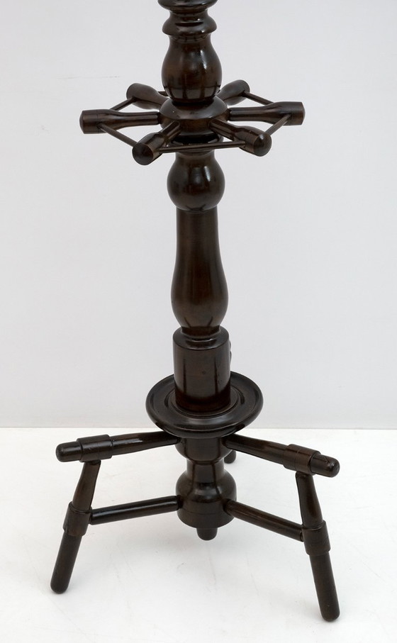 Image 1 of Appendiabiti da terra in noce italiano di metà secolo con portaombrelli, 1950