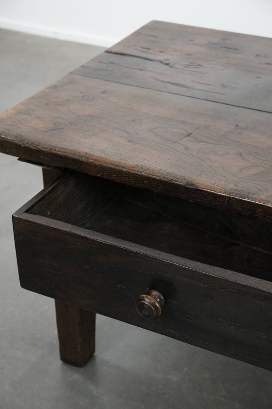 Image 1 of Mesa de centro antigua de madera de castaño del sur de Europa del siglo XVIII con dos cajones