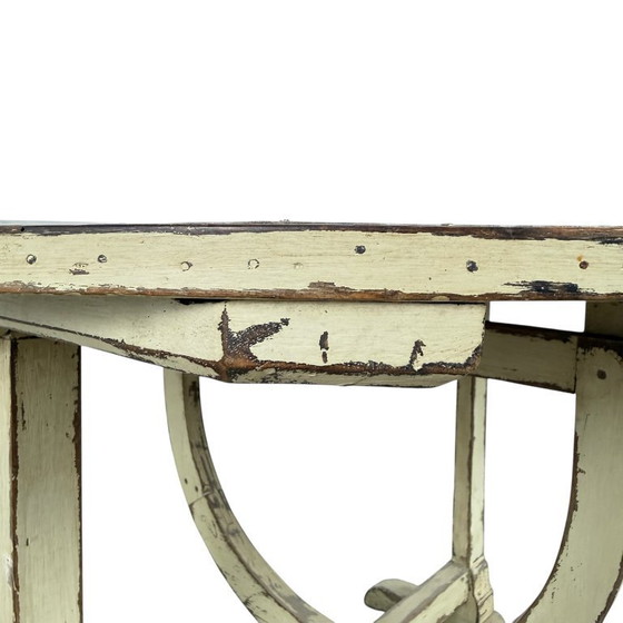 Image 1 of Antieke Franse inklapbare wijntafel met metalen blad – rustieke bistrot bijzettafel