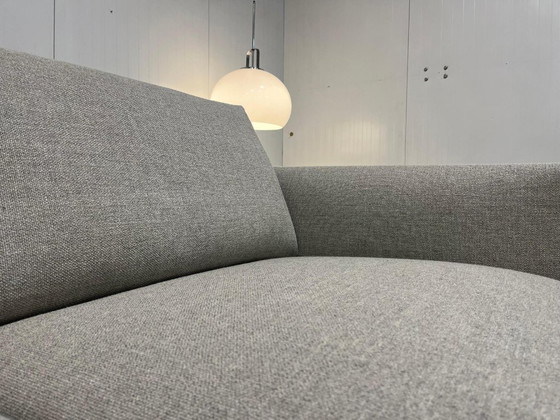 Image 1 of NEUZUSTAND Design auf Lager Byen 2,5-Sitzer Hellgrau