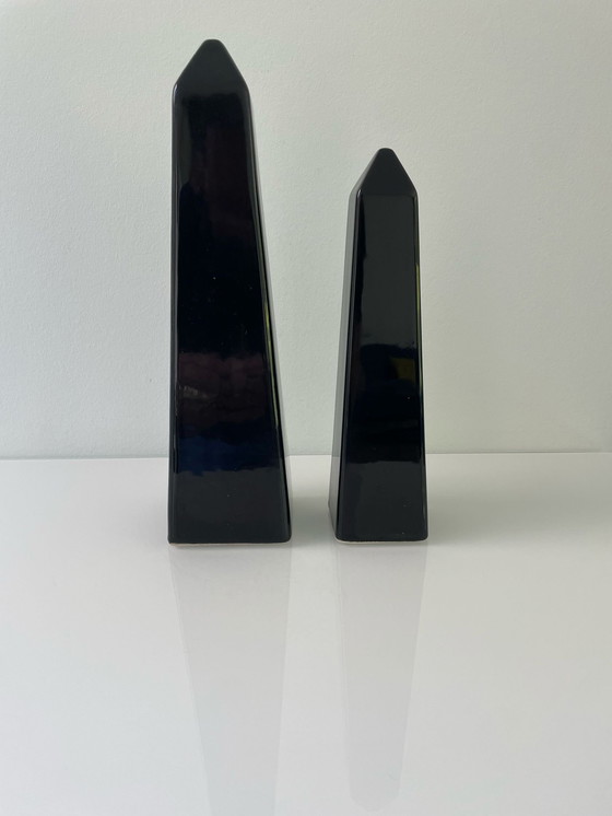 Image 1 of 1980er Jahre Satz von zwei Keramik-Obelisken, Memphis-Stil