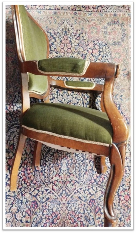 Coppia di Antiche Poltrone in Legno Noce, Stile Luigi Filippo, Linee Eleganti, Schienale Sagomato e Struttura (photo 6 of 6)
