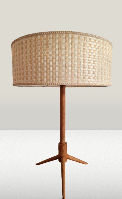 Lámpara de mesa vintage de Dinamarca con trípode de teca.