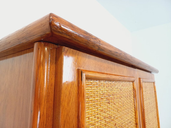 Image 1 of Armadio vintage Maugrion in rattan intrecciato e legno per Roche-Bobois, risalente agli anni '70.