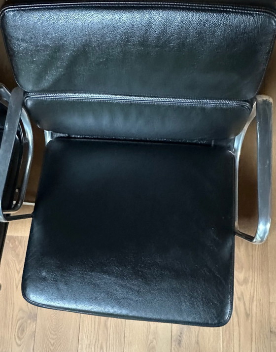 Vitra Eames Soft Pad Ledersessel x 3 (EA 208), Konferenzstuhl, Aluminium, Schwarz (Foto 5 von 10)