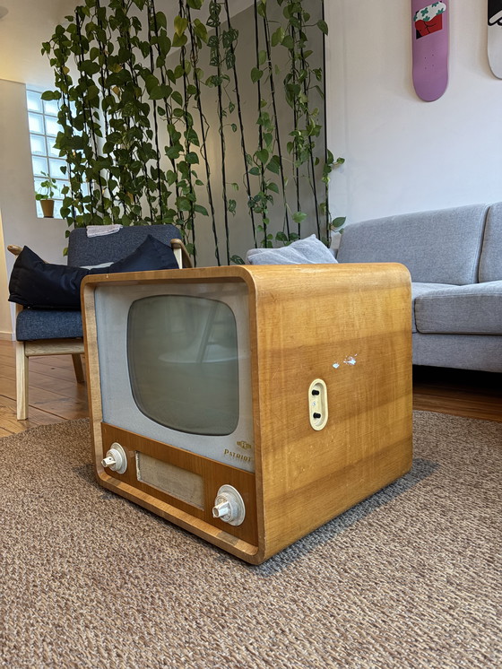 Image 1 of Old tv (coffee table) Rafena Patriot