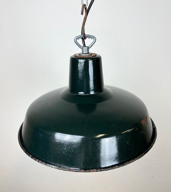 Image 1 of Industriële Franse donkergroene emaille fabriekslamp, jaren 60