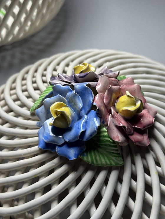 Image 1 of Grande cestino vintage in maiolica italiana con coperchio floreale