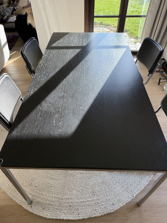 Image 1 of Mesa USM de madera negra y patas cromadas