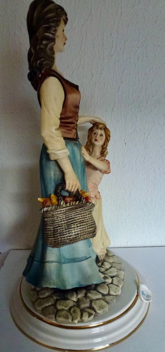 Image 1 of Capodimonte - Scaggiari - sculptuur, Moeder met Dochter - 35 cm.