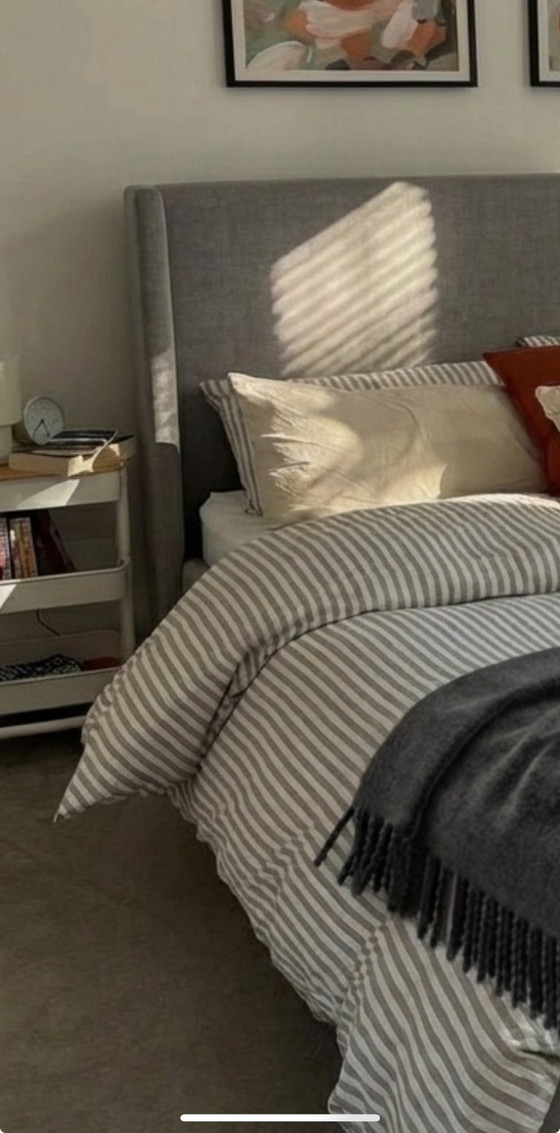 Image 1 of Estructura de cama, base de láminas, colchón (como nuevo)