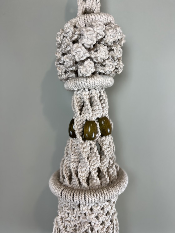 Image 1 of Suspension en macramé vintage