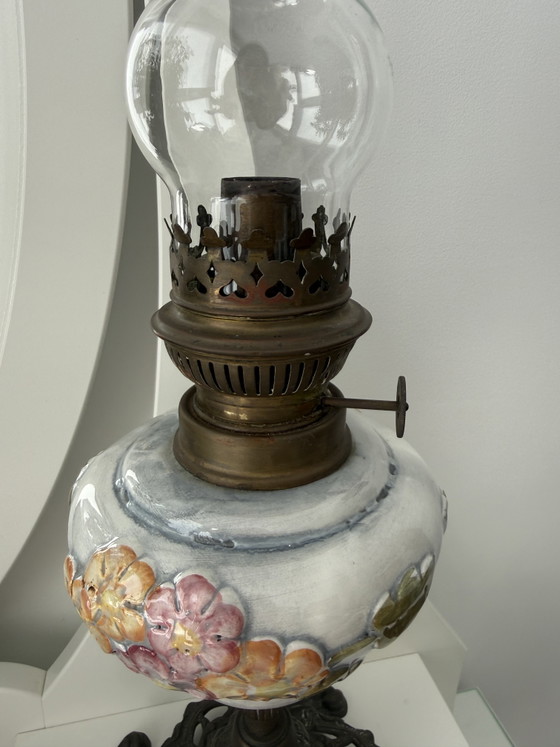 Image 1 of Antique kerosene lamp with ceramic floral decoration and P&A burner – ca. 1900