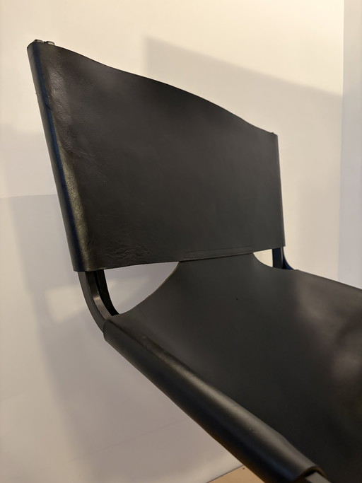 Fauteuil F444 Pierre Paulin pour Artifort Cuir Noir Piètement Métal Laqué Design Collector