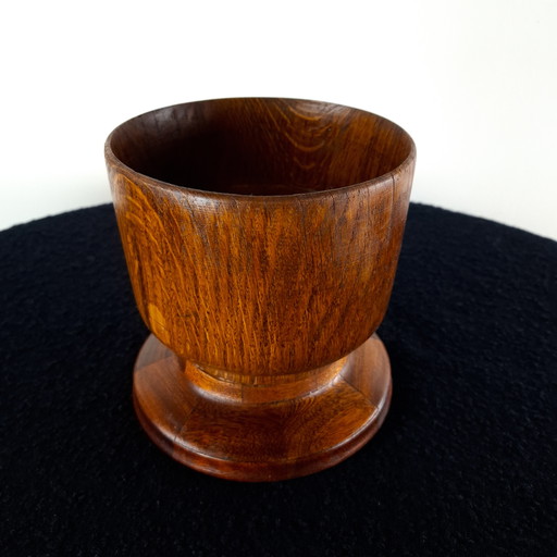 Olla/cuenco de teca vintage sobre soporte, década de 1970.