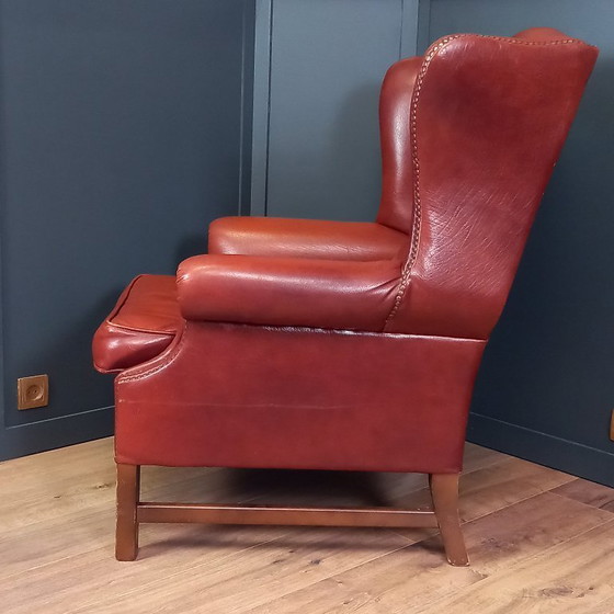 Image 1 of Grande poltrona inglese con ala a sbalzo rivestita in pelle di pecora