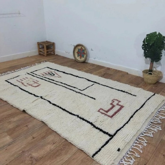 Image 1 of Beni Ouarain Art Face Rug Minimalist – Natural Wool Amazigh Symbolic (250 × 150 cm)
