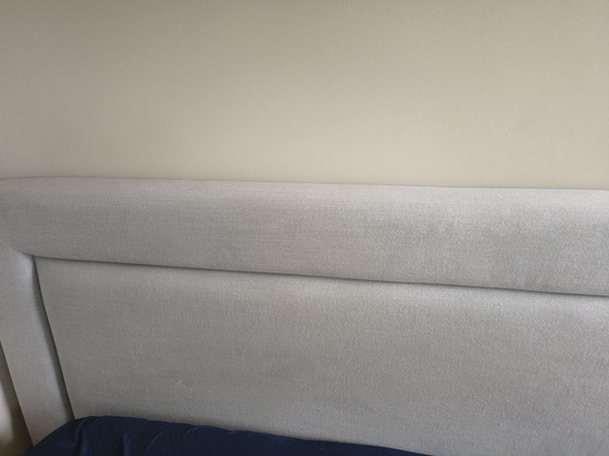 Image 1 of Bed gestoffeerd kingsize grijs