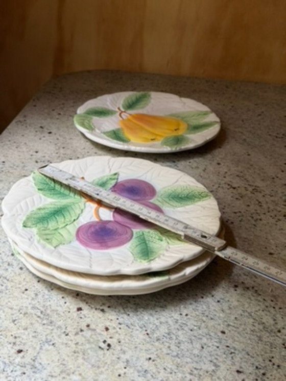 Vintage Japanese Majolica Fruit Plates, Set of 4, Embossed Ceramic Fruit Dessert Plates, Made in Japan (photo 12 of 19)