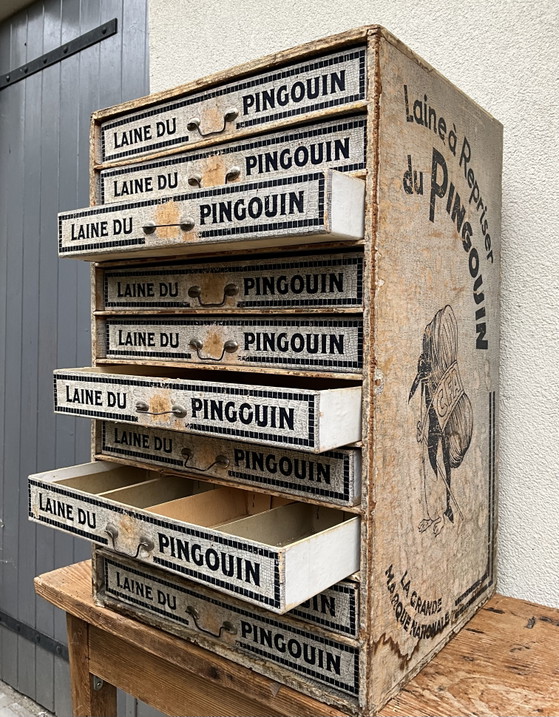 Seltene Laine Du Pingouin-Kurzwarenvitrine aus den 1930er Jahren von Cartonnages Mulliez-Richebé (photo 7 of 12)