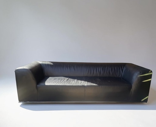 Mooie zwarte leren bank met RVS voetframe 2,55 meter breed – 3 5 zitsbanken, Leather