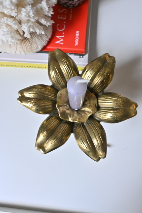 Image 1 of Grande candeliere a fiore in ottone