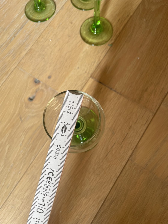 Image 1 of Ensemble de 9 verres à vin/à porto vintage d'Alsace – Verre à l'uranium (14 cm)