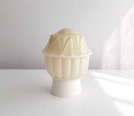 1 van 2 beige vanille glazen art deco plafondlampen van Thabur in Den Haag, small variant, art deco lamp glazen bol; NOG 2 BESCH