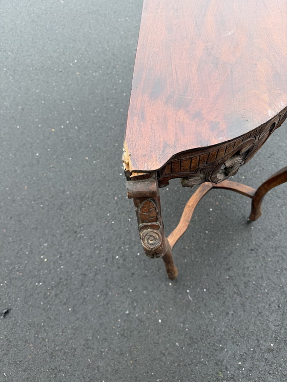 Image 1 of Table Louis XV en acajou avec sculptures anciennes