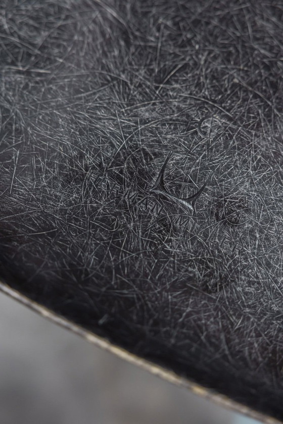 Image 1 of Eames DSW glasvezelstoelen