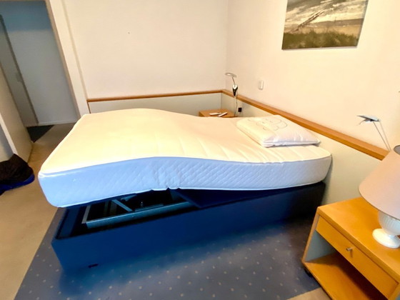 Image 1 of lit à hauteur variable de luxe « aspect sommier à ressorts »