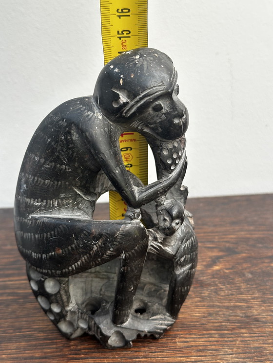 Image 1 of Scultura di Singe in pierre noire Mère et enfant H 14 cm / L 9 cm
