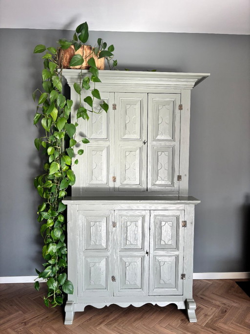 Aparador sueco de principios del siglo XX