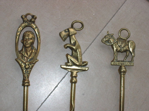 Juego de tres tenedores antiguos para tostar