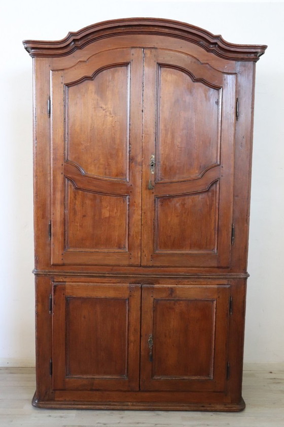 Image 1 of Raro armario antiguo en madera de álamo, Italia Mediados del siglo XVIII