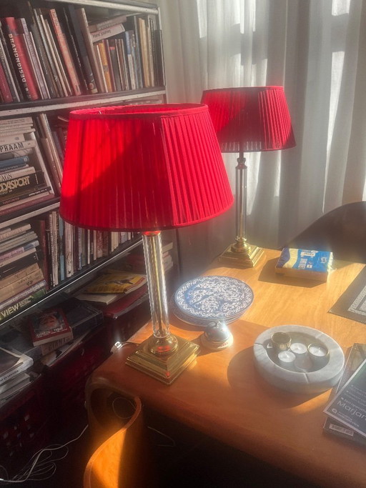 2 elegantes lámparas de mesa con pantalla plisada roja