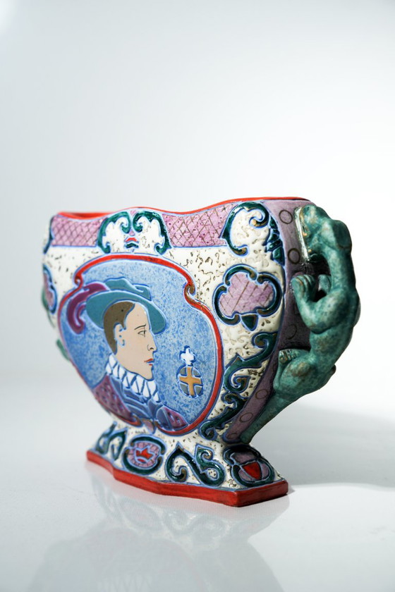 Amphora Czechoslovakia Art Deco Vase Cavalier Portrait Heraldic Crest Enamel – Ceramic (photo 6 of 15)