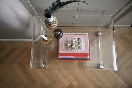 Michel Dumas Plexiglas Side Table/LP Table Roche Bobois '70s, Transparent (photo 9 of 12)