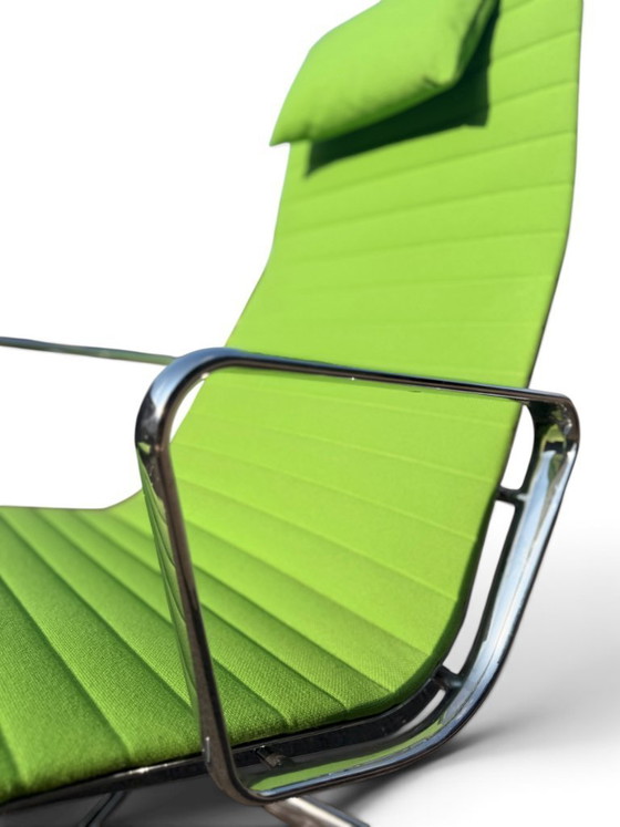 Auténtica butaca EA 124 y otomana EA 125 de Charles & Ray Eames (Vitra) - Verde – Sillones reclinables (photo 14 of 20)