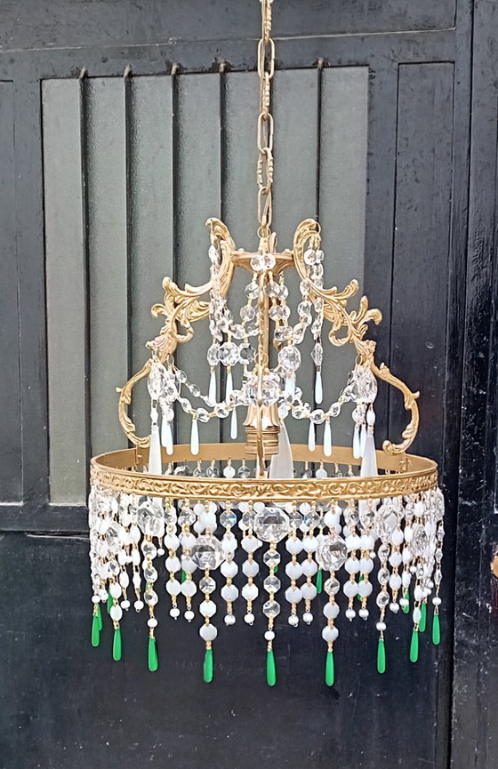 Image 1 of Kroonluchter met wit melkglas en authentiek kristal.