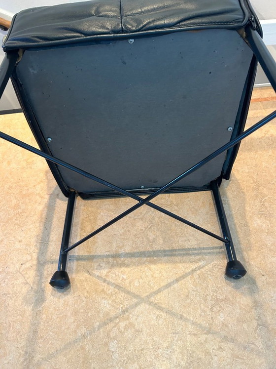 Image 1 of 2 fauteuils Montis Charley en cuir noir et 1 pouf noir