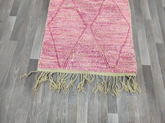 Alfombra bereber rosa de 1,6/2,5 m – Ahrend, Wool (photo 3 of 8)