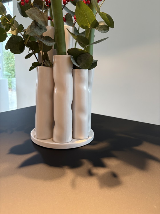 Image 1 of Vaso moderno in corallo bianco opaco, stile Japandi