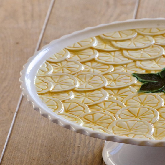 Image 1 of Grote vintage taartstandaard/taartschaal in de vorm van een citroen