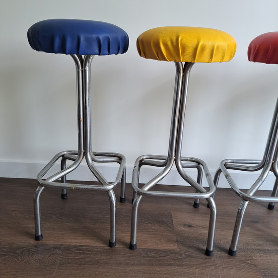 Image 1 of Ensemble de 4 tabourets de bar vintage - style Memphis - chrome et simili cuir