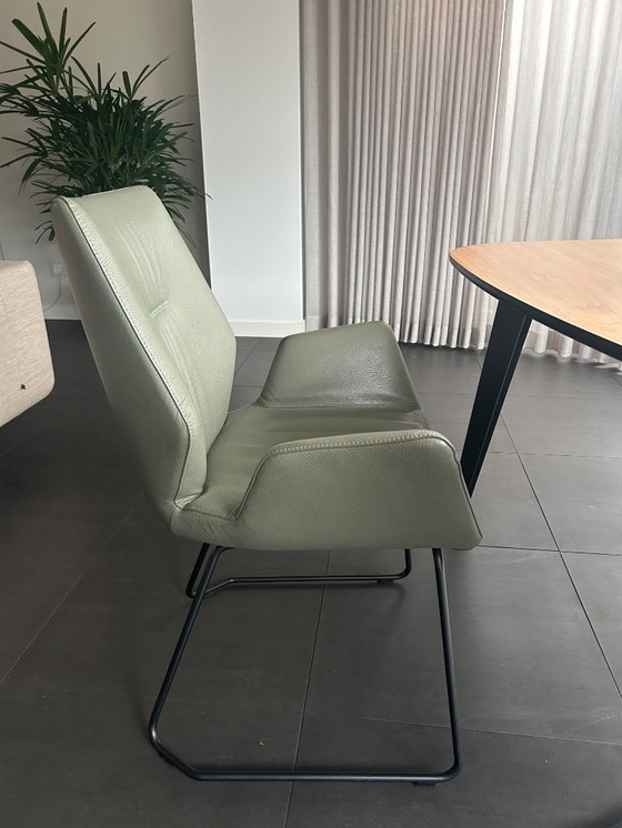 Image 1 of Leolux dining table Bondi T02-901 with 4 matching chairs