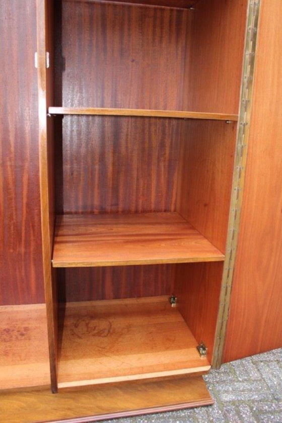 Image 1 of Vintage (jaren 30-50) 3-deurs houten kledingkast, 2x 1/3 leg en 1/3 hang