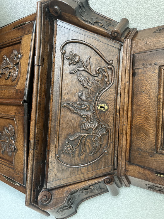 Image 1 of Antieke 18de eeuwse Luikse hoekkast